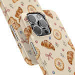 Slanke iPhone-hoes — knus bak- en teddybeerpatroon (recept, hert, knopen)