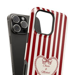 Funda personalizada a rayas — Diseño de corazón rojo y blanco (nombres personalizados)