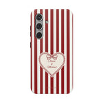 Funda personalizada a rayas — Diseño de corazón rojo y blanco (nombres personalizados)