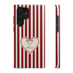 Funda personalizada a rayas — Diseño de corazón rojo y blanco (nombres personalizados)