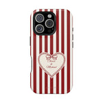 Funda personalizada a rayas — Diseño de corazón rojo y blanco (nombres personalizados)
