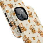 Honingknuffelbeer iPhone-hoesje — ontwerp met gele bij en honingpot met MagSafe