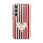 Funda personalizada a rayas — Diseño de corazón rojo y blanco (nombres personalizados)