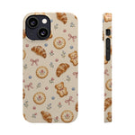 Slanke iPhone-hoes — knus bak- en teddybeerpatroon (recept, hert, knopen)