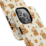 Honingknuffelbeer iPhone-hoesje — ontwerp met gele bij en honingpot met MagSafe