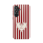 Funda personalizada a rayas — Diseño de corazón rojo y blanco (nombres personalizados)