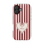 Funda personalizada a rayas — Diseño de corazón rojo y blanco (nombres personalizados)